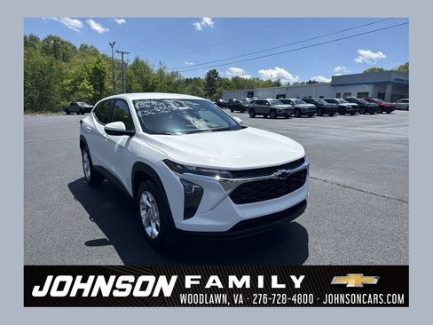 New 2026 Chevrolet Trax LS FWD image 1