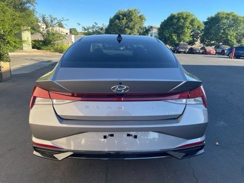 Used 2023 Hyundai Elantra Limited FWD image 5