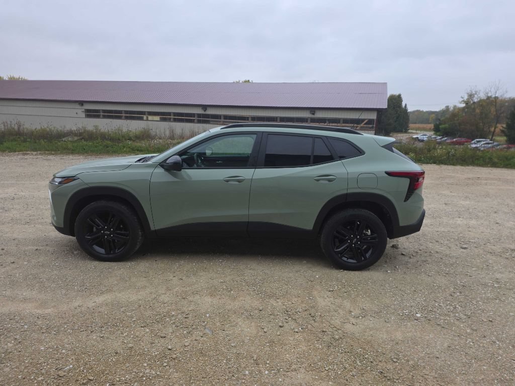 Used 2025 Chevrolet Trax ACTIV FWD image 8