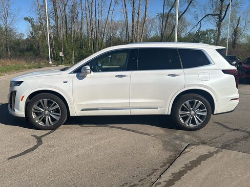Used 2025 Cadillac XT6 Premium Luxury w/ LPO, Floor Liner Package AWD/4WD image 2