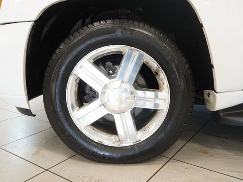 Used 2009 Chevrolet TrailBlazer LT w/ Sun And 6-Disc Cd Package AWD/4WD image 17