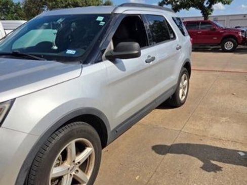 Certified 2018 Ford Explorer FWD image 6
