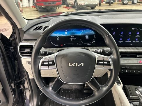 Used 2025 Kia Telluride SX w/ SX Captain's Chair Package FWD image 18
