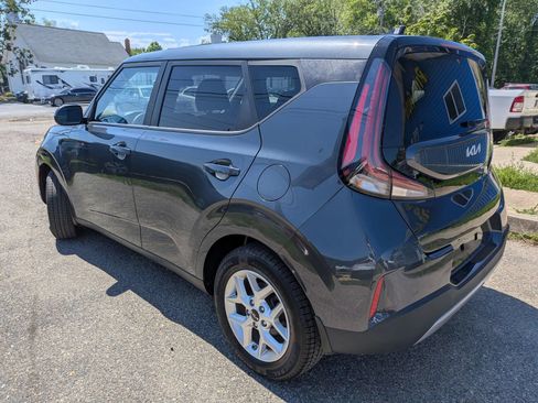 Used 2024 Kia Soul LX w/ Option Group 015 FWD image 4