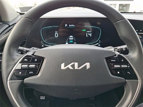 Certified 2023 Kia Niro EX image 18