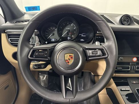 Certified 2025 Porsche Macan image 36