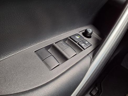 Certified 2025 Toyota Corolla Cross XLE image 24