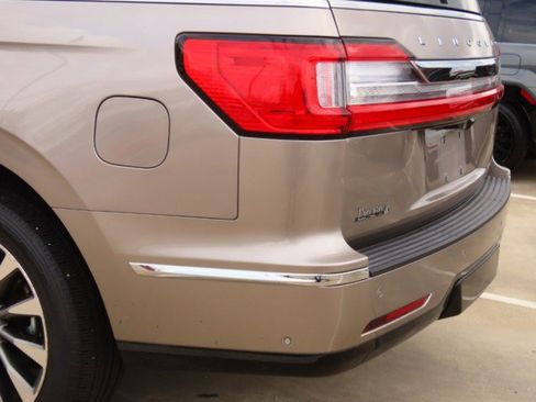 Used 2020 Lincoln Navigator Reserve w/ Equipment Group 201A Reserve image 13