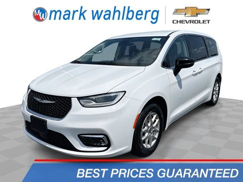 Used 2024 Chrysler Pacifica Touring-L FWD image 1
