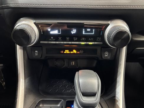Used 2025 Toyota RAV4 LE AWD/4WD image 20