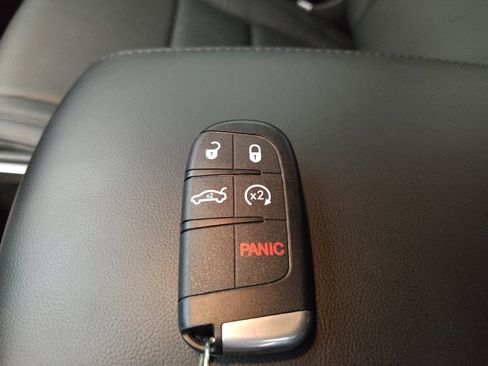 Used 2018 Jeep Grand Cherokee Laredo image 32