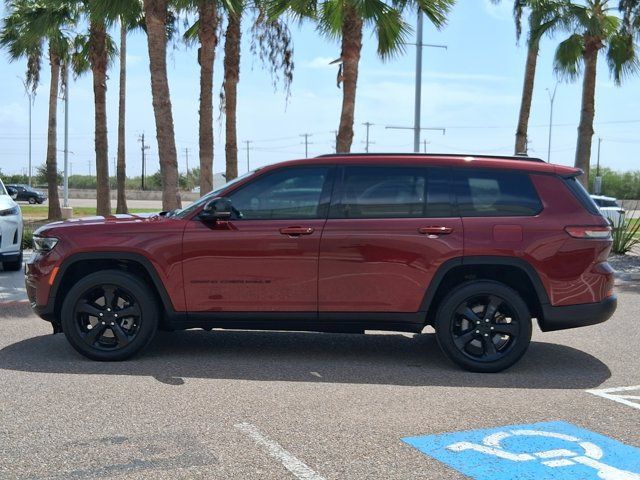 Used 2025 Jeep Grand Cherokee L Laredo RWD image 3