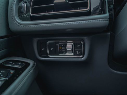 Used 2020 Lincoln Aviator Reserve w/ Equipment Group 201A image 17