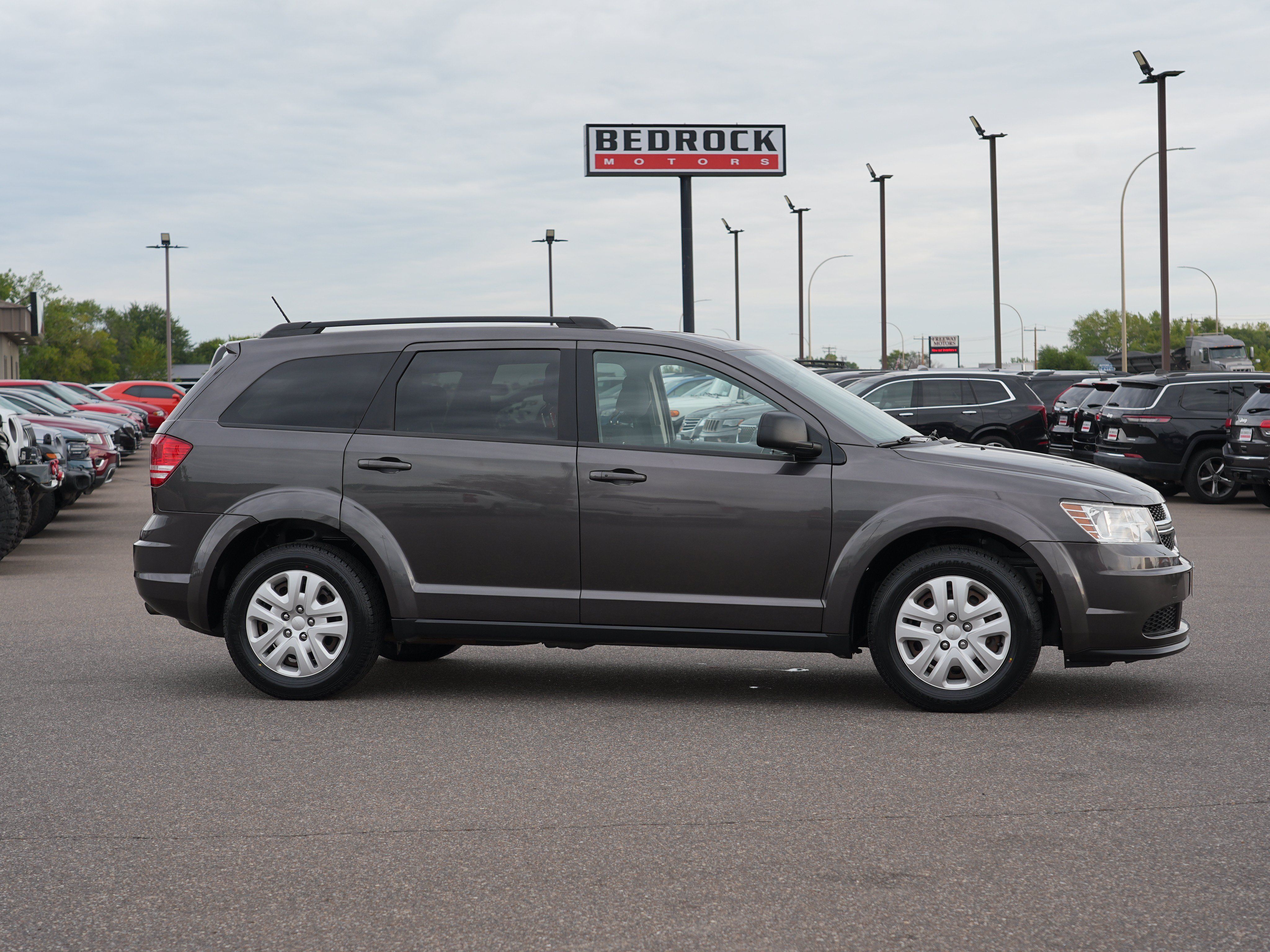 Used 2016 Dodge Journey SE w/ Flexible Seating Group FWD image 2