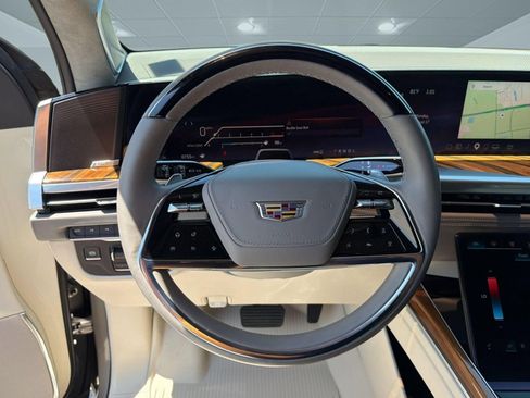 Used 2025 Cadillac Escalade Sport Platinum w/ LPO, Floor Liner Package AWD/4WD image 11