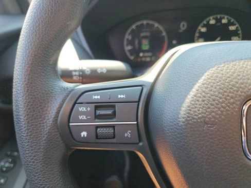 Used 2025 Honda HR-V LX image 23