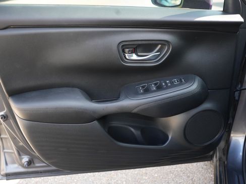 Used 2023 Honda HR-V LX image 13