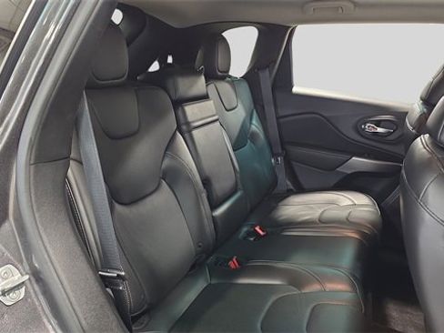 Used 2019 Jeep Cherokee Limited image 17