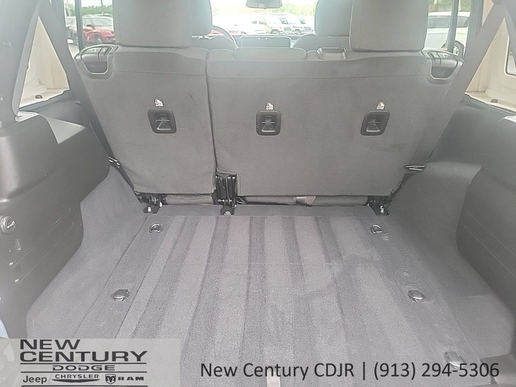 Used 2026 Jeep Wrangler Unlimited Sahara AWD/4WD image 22