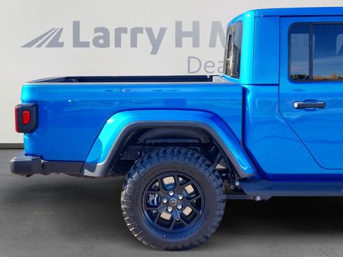 New 2025 Jeep Gladiator High Tide image 6