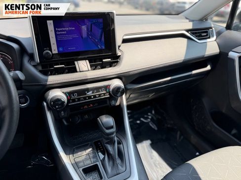 Used 2025 Toyota RAV4 XLE AWD/4WD image 18