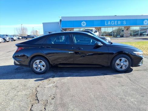 Used 2025 Hyundai Elantra SE image 18
