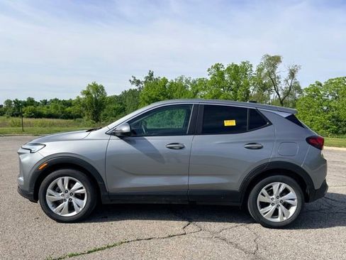 Used 2024 Buick Encore GX Preferred FWD image 2
