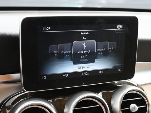 Used 2019 Mercedes-Benz GLC 300 4MATIC image 14