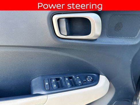Used 2023 Hyundai Venue Limited FWD image 18