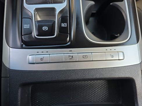 Used 2024 Kia Carnival LX FWD image 36