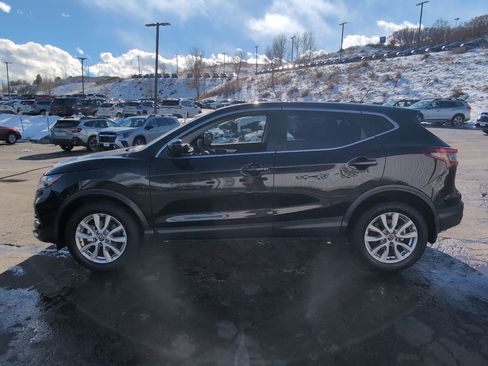 Used 2022 Nissan Rogue Sport S image 4