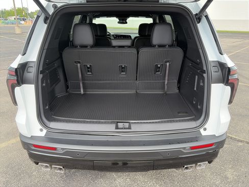 Used 2026 Chevrolet Traverse LT w/ Midnight/Sport Edition AWD/4WD image 18