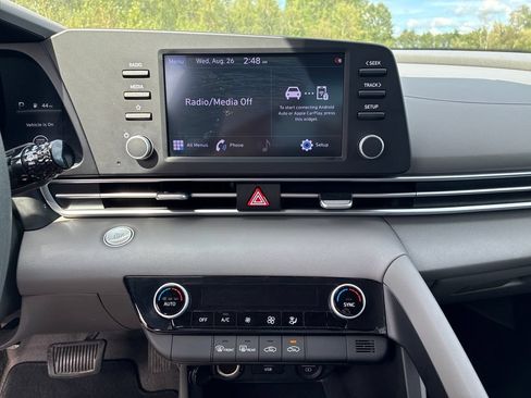 Used 2022 Hyundai Elantra SEL FWD image 18