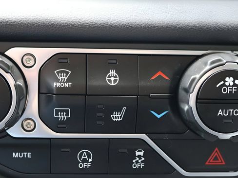 Used 2024 Jeep Gladiator Rubicon w/ Safety Group AWD/4WD image 22