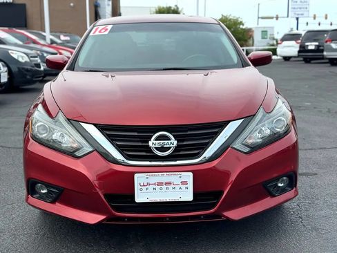 Used 2016 Nissan Altima 2.5 SR image 2
