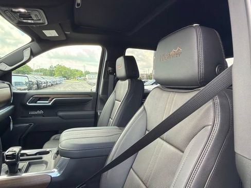 New 2026 Chevrolet Silverado 1500 High Country w/ Technology Package AWD/4WD image 13