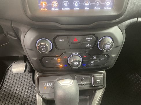 Used 2023 Jeep Renegade Limited w/ Sun/Sound Group AWD/4WD image 23