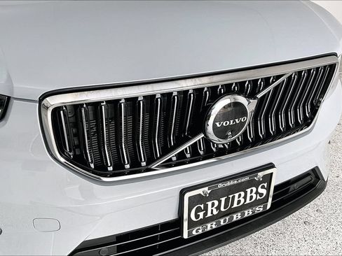 Used 2024 Volvo XC40 B5 Plus AWD/4WD image 38