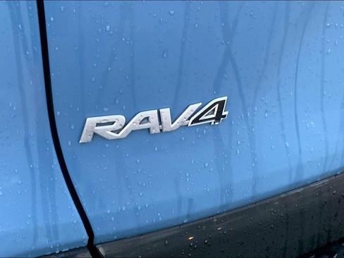 Used 2022 Toyota RAV4 SE w/ Convenience Package image 30