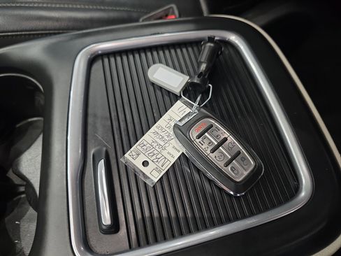 Used 2022 Chrysler Pacifica Touring-L FWD image 29