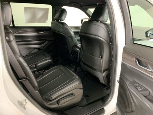 Used 2025 Jeep Grand Cherokee L Limited AWD/4WD image 36