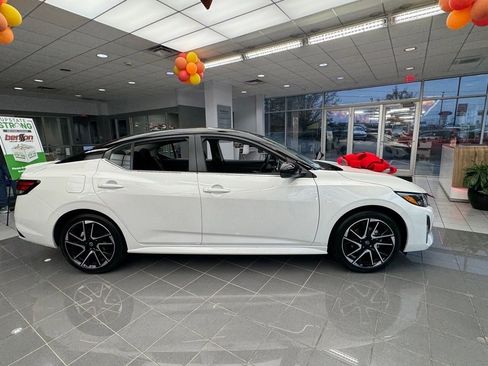 New 2025 Nissan Sentra SR image 2