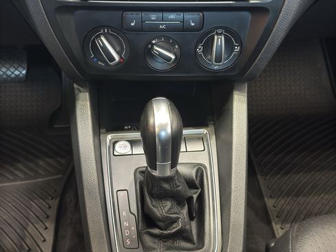 Used 2017 Volkswagen Jetta SE image 27