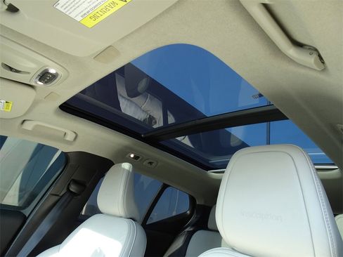 Used 2019 Volvo XC40 T5 Inscription image 10