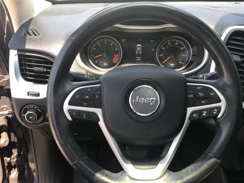 Used 2015 Jeep Cherokee Trailhawk w/ Comfort/Convenience Group AWD/4WD image 14