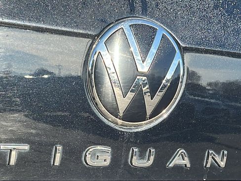 Used 2022 Volkswagen Tiguan SE R-Line image 28