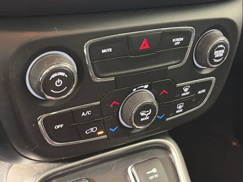 Used 2021 Jeep Compass Latitude FWD image 21