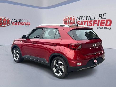 Certified 2024 Hyundai Venue Limited FWD image 4