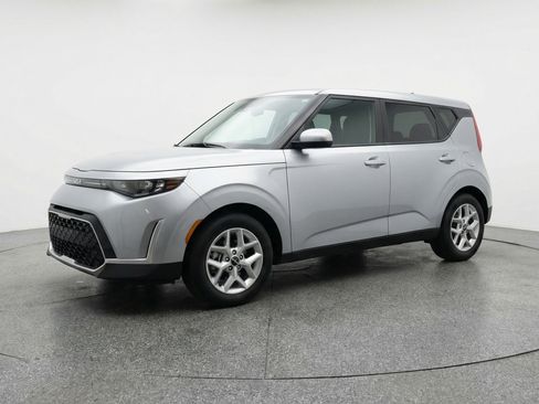 Used 2025 Kia Soul LX w/ LX Technology Package image 3