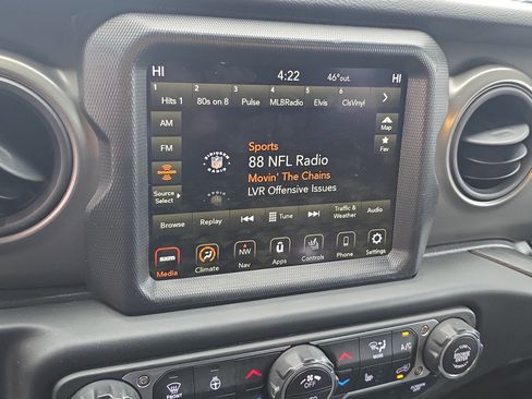 Used 2023 Jeep Wrangler Unlimited w/ Sun & Screen Package image 27